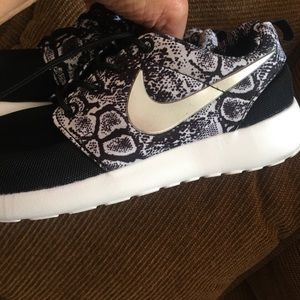 Nike NWOT black animal print shoes